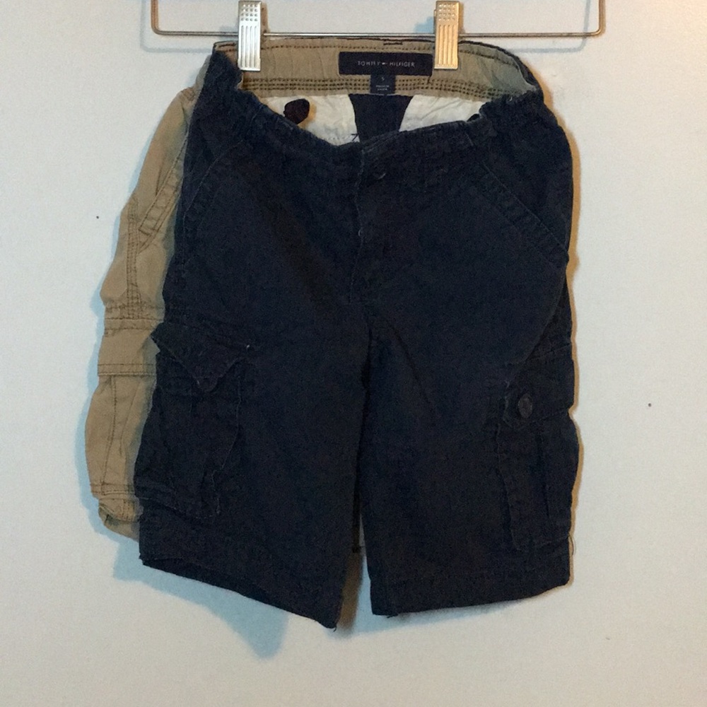 Two boys Tommy Hilfiger cargo shorts sz 5 nvy bge